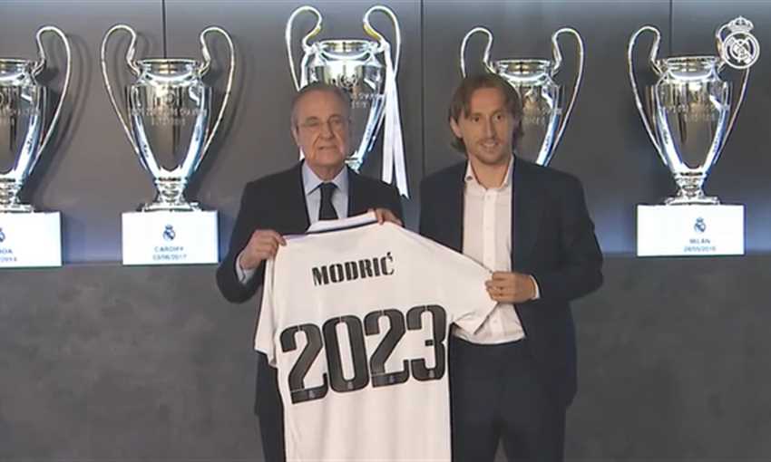 لوكا مودريتش يجدد عقده مع ريال مدريد
