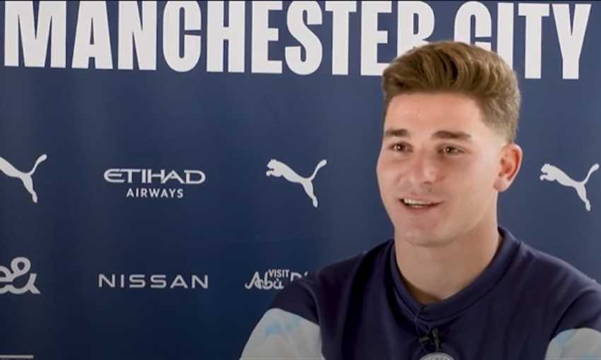 اللقاء الأول مع مهاجم مانشستر سيتي الجديد