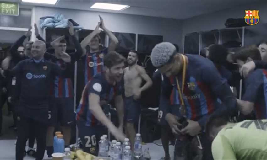 الرابعة عشر.. احتفالات برشلونة بكأس السوبر الإسباني