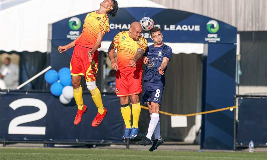 نجم أوكلاند: الأهلي منافس صعب ويضغط بقوة بعد فقدان الكرة