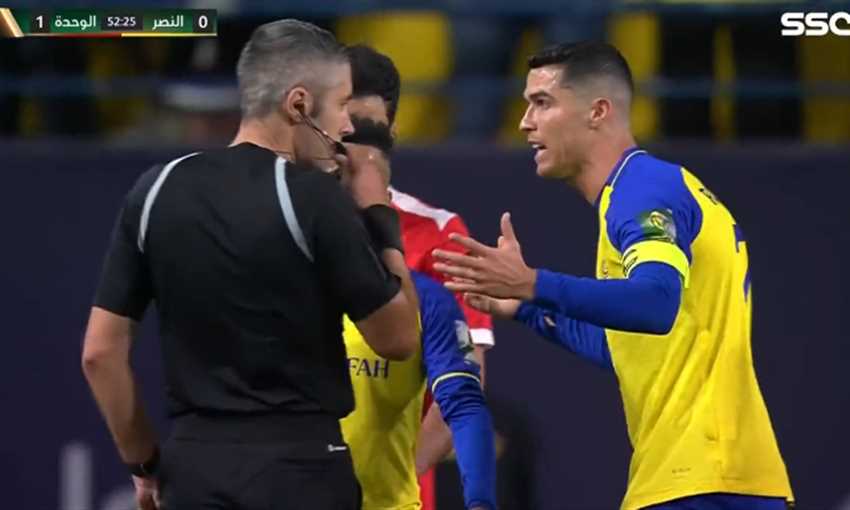 بضغط من رونالدو.. الحكم يطرد لاعب الوحدة