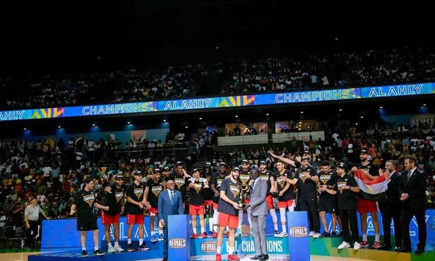لحظة تتويج الأهلي بلقب كأس BAL لكرة السلة 2023