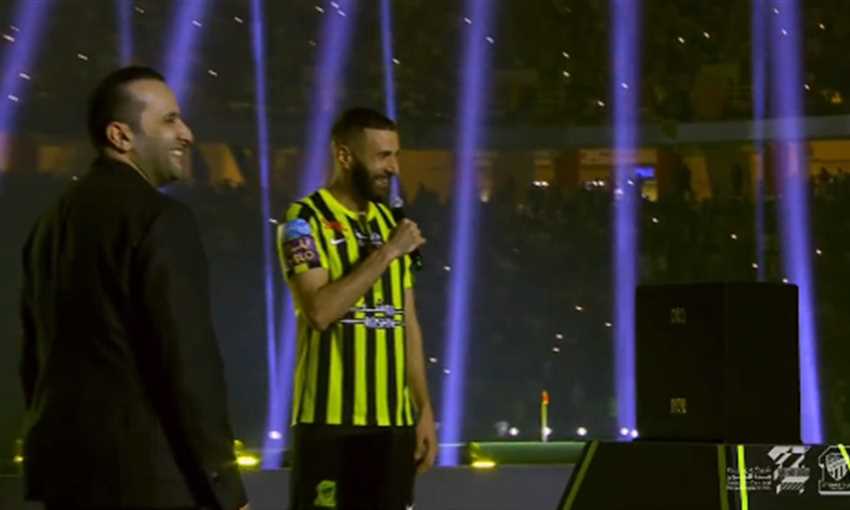 &quot;يمشي كدة كدة&quot;.. بنزيمة يردد هتاف جماهير الاتحاد