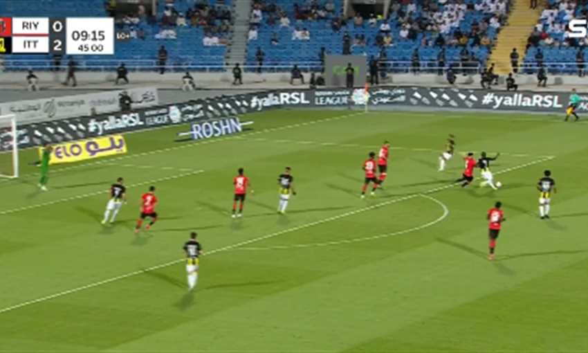 هدف عبد الرزاق حمد الله الرائع من مقصية أمام الرياض (الدوري السعودي)