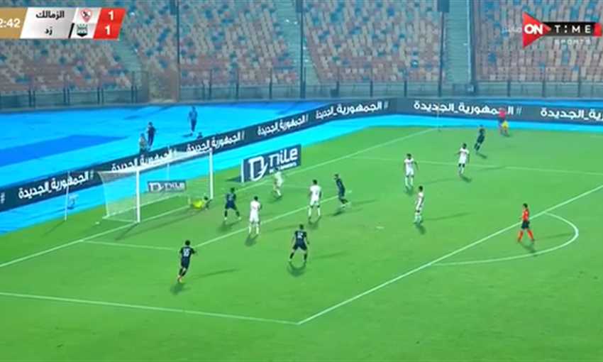 تصد ممتاز من محمد عواد لرأسية عبد الله مجدي (الدوري المصري)