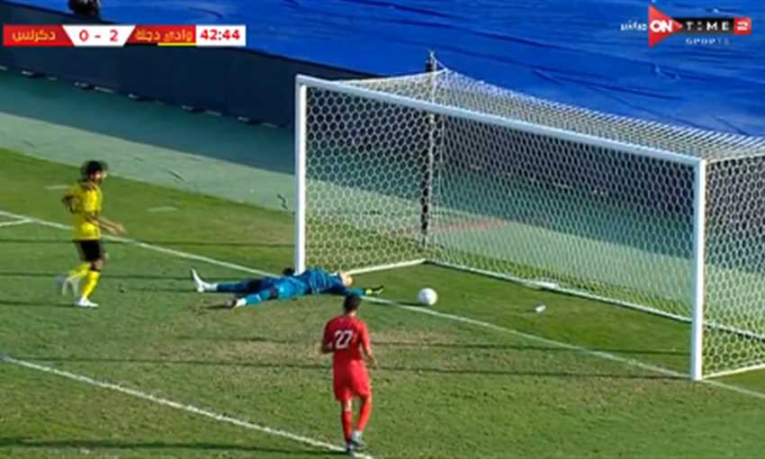 ارتطام رأس حارس دكرنس بالقائم واستبداله بعد هدف وادي دجلة (دوري المحترفين)