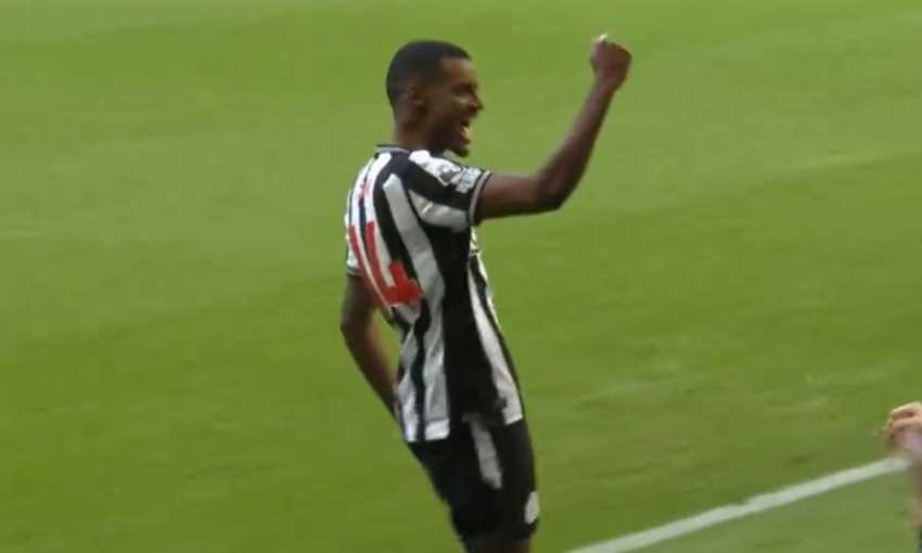 هدف نيوكاسل الأول في نوتينجهام فورست - أليكساندر إيزاك (الدوري الإنجليزي)