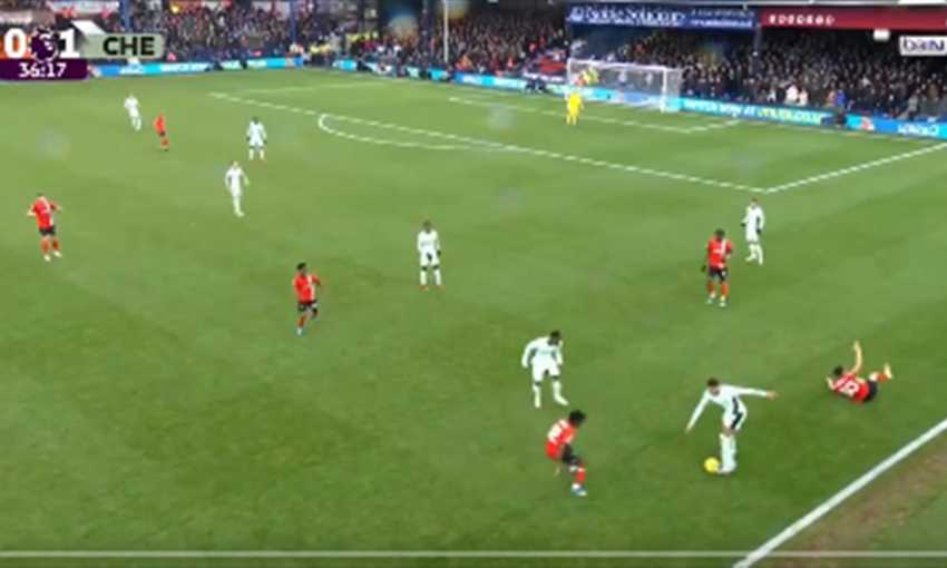 هدف تشيلسي الثاني ضد لوتون - نوني مادويكي (الدوري الإنجليزي)