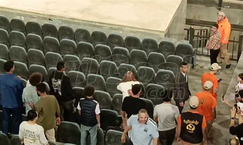 غضب شيكابالا ومستبعدي الزمالك في المدرجات بسبب إلغاء ركلة جزاء للزمالك بعد احتسابها