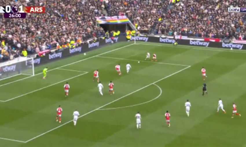 هدف أرسنال الثاني ضد توتنام - بوكايو ساكا (الدوري الإنجليزي)