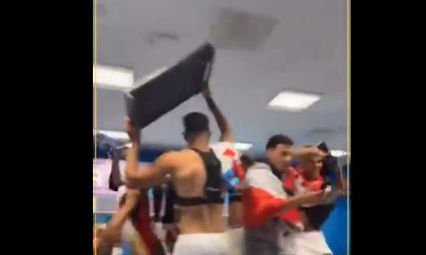 رقص وغناء وفرحة من القلب للاعبي المنتخب الأولمبي بعد التأهل لنصف نهائي أولمبياد باريس