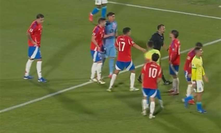 ملخص فوز البرازيل أمام تشيلي 2-1 (تصفيات كأس العالم)