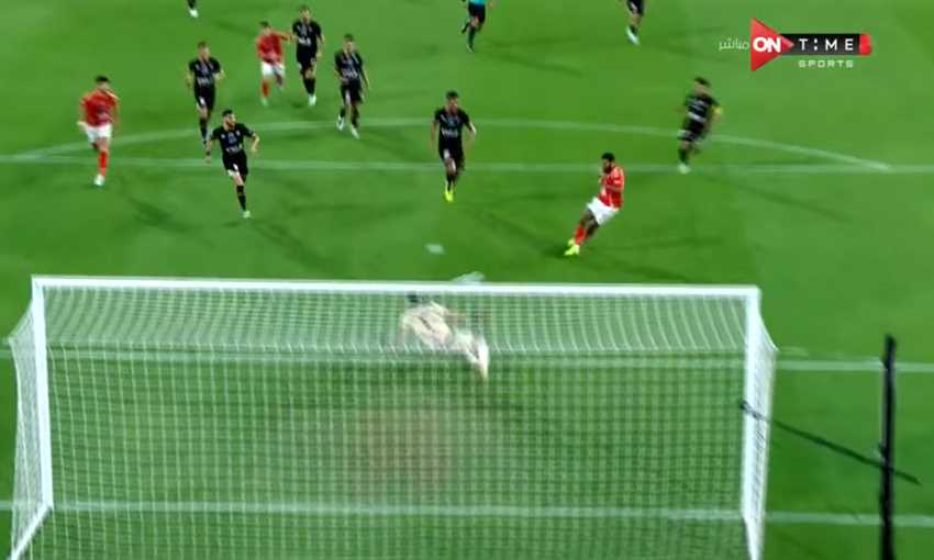 عواد يتألق في التصدي لانفراد الشحات (السوبر المصري)