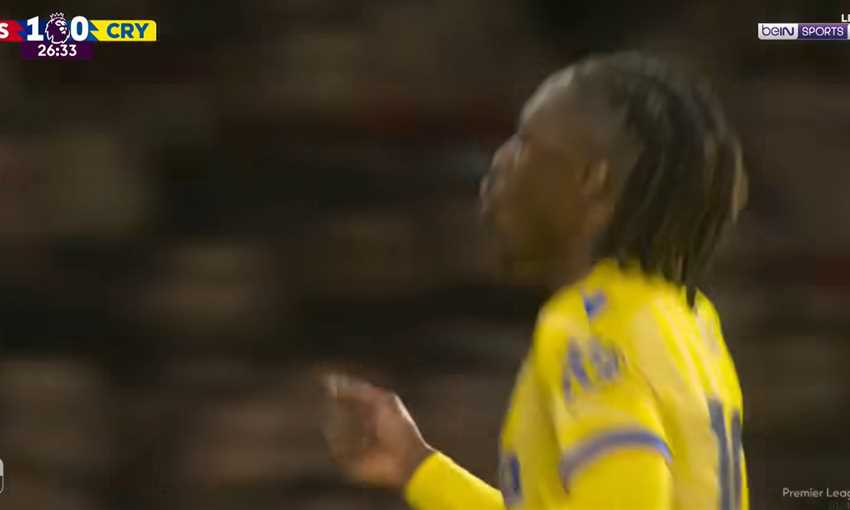 هدف كريستال بالاس الأول في أرسنال - إيزي (الدوري الإنجليزي)