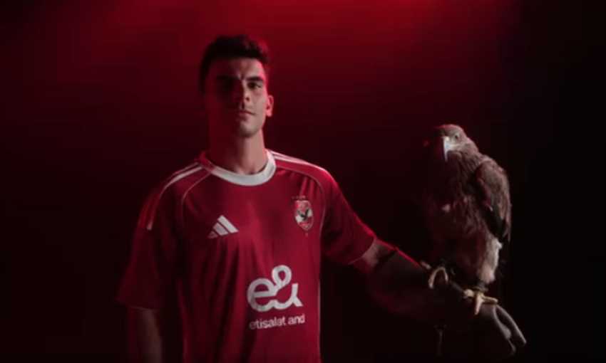 لقطات من تقديم أحمد سيد زيزو لاعب الأهلي الجديد