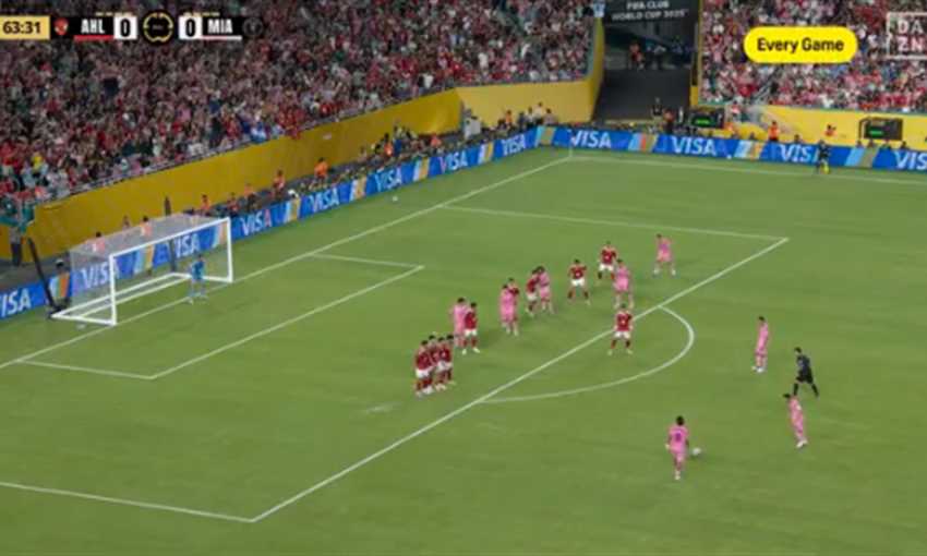 مخالفة من ميسي بجانب قائم الشناوي بقليل