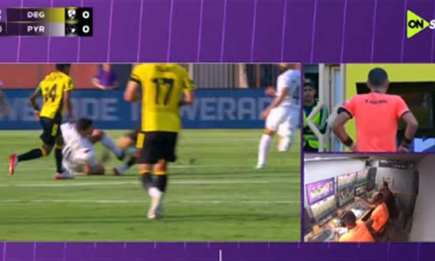 أول بطاقة حمراء.. لقطة طرد الكرتي في افتتاح الدوري المصري