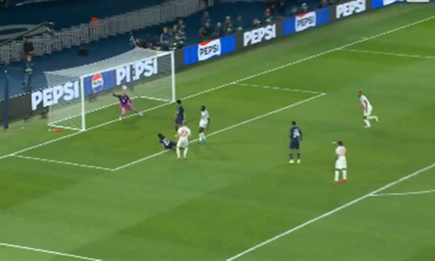 هدف باريس سان جيرمان الأول في شباك بايرن ميونيخ - جواو نيفيز (دوري أبطال أوروبا)