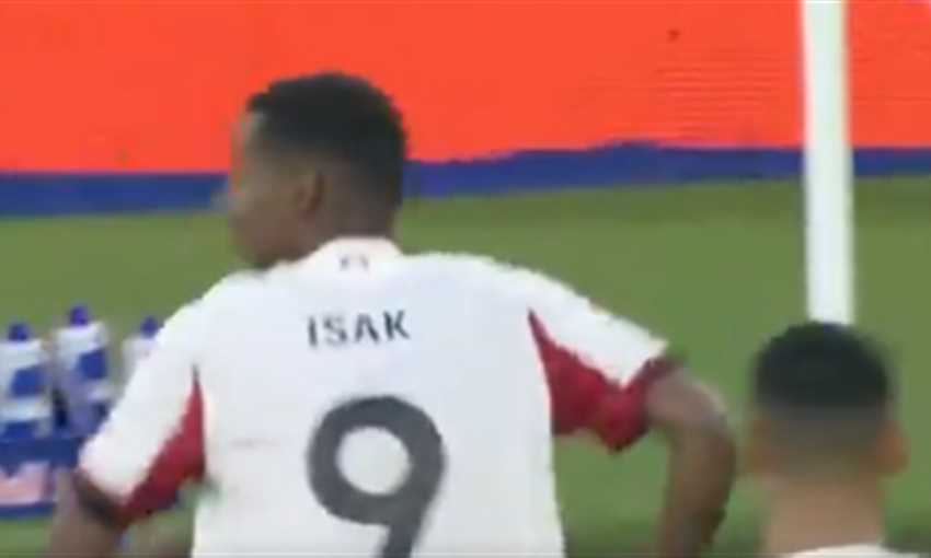 هدف ليفربول الأول في أستون فيلا - إيزاك (الدوري الإنجليزي)