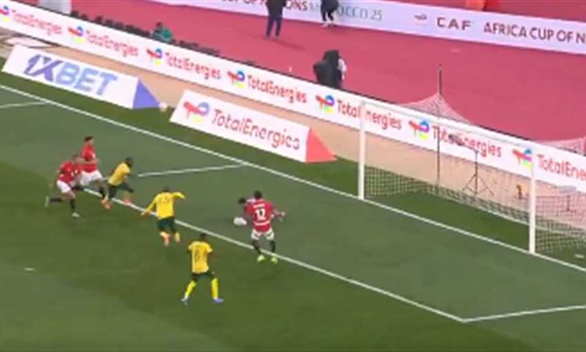 تصدي الشناوي لفرصة جنوب إفريقيا الخطيرة (أمم إفريقيا)