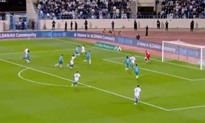 هدف الهلال الثالث ضد الأخدود - كريم بنزيمة (الدوري السعودي)