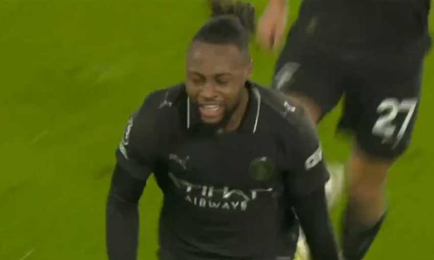 هدف فوز مانشستر سيتي على ليدز 1-0 (الدوري الإنجليزي)