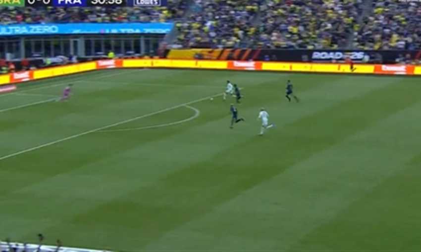 هدف فرنسا الأول أمام البرازيل - كيليان مبابي (مباراة ودية)