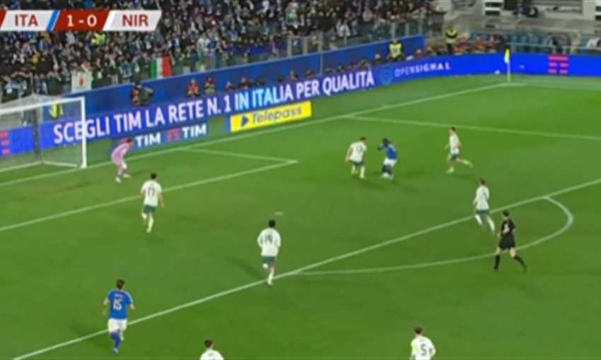 هدف إيطاليا الثاني ضد أيرلندا الشمالية - كين (تصفيات كأس العالم)