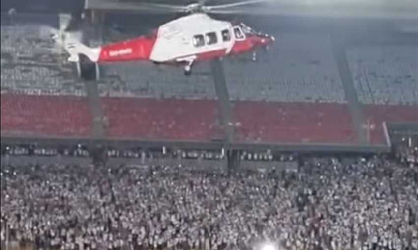 تحليق درع الدوري في سماء القاهرة بطائرة هليكوبتر لتسليمه لـ الزمالك البطل