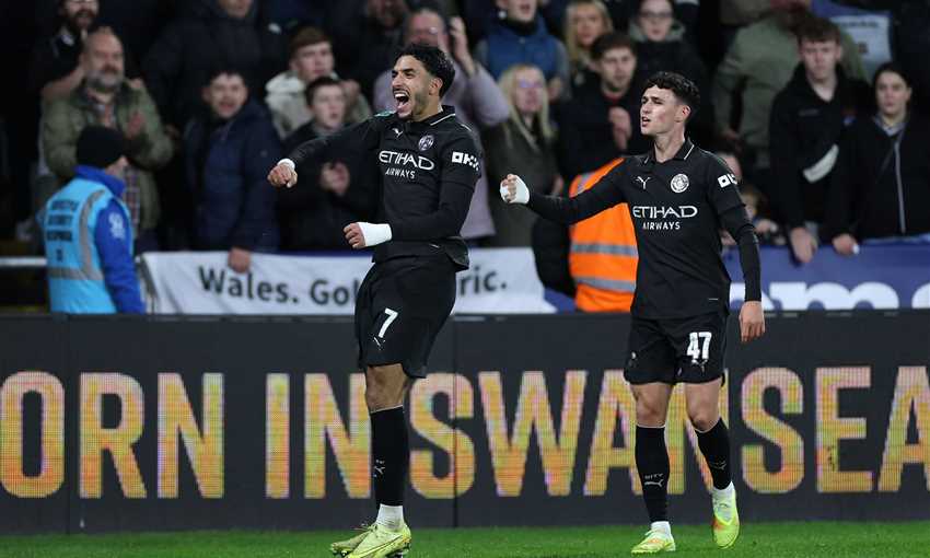 مرموش يسجل ويقود مانشستر لعبور سوانزي نحو ربع نهائي كأس الرابطة الإنجليزية