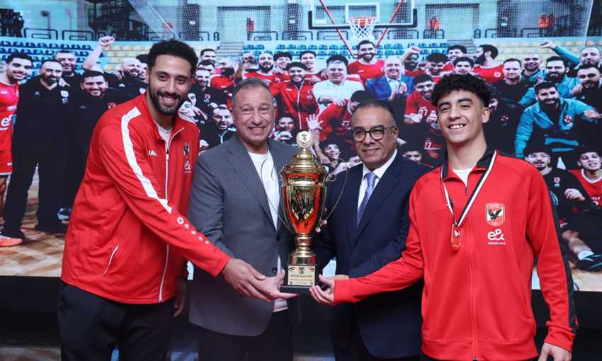 كرة سلة – الأهلي يتسلم درع دوري المرتبط