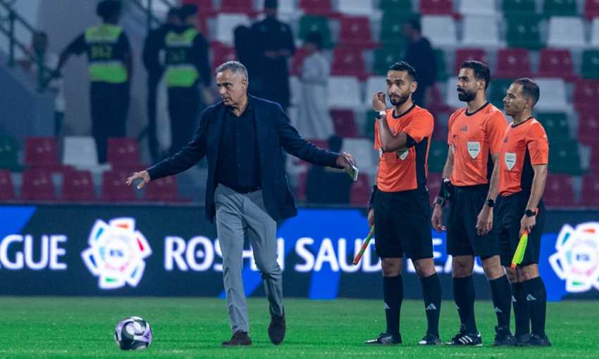 جوميز ينتقد التحكيم: الحكام بشر يخطئون مثل اللاعبين ولكن