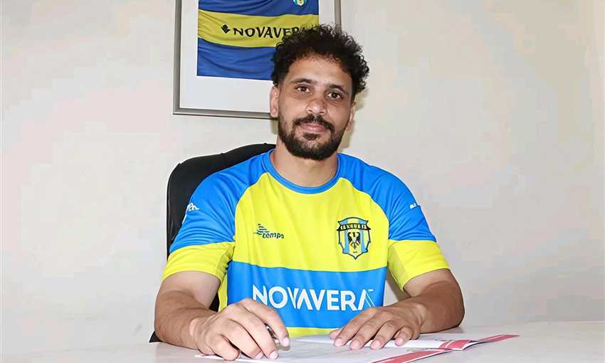 بعد غياب عامين عن الملاعب.. لافيينا يعلن التعاقد مع عبد الله جمعة 