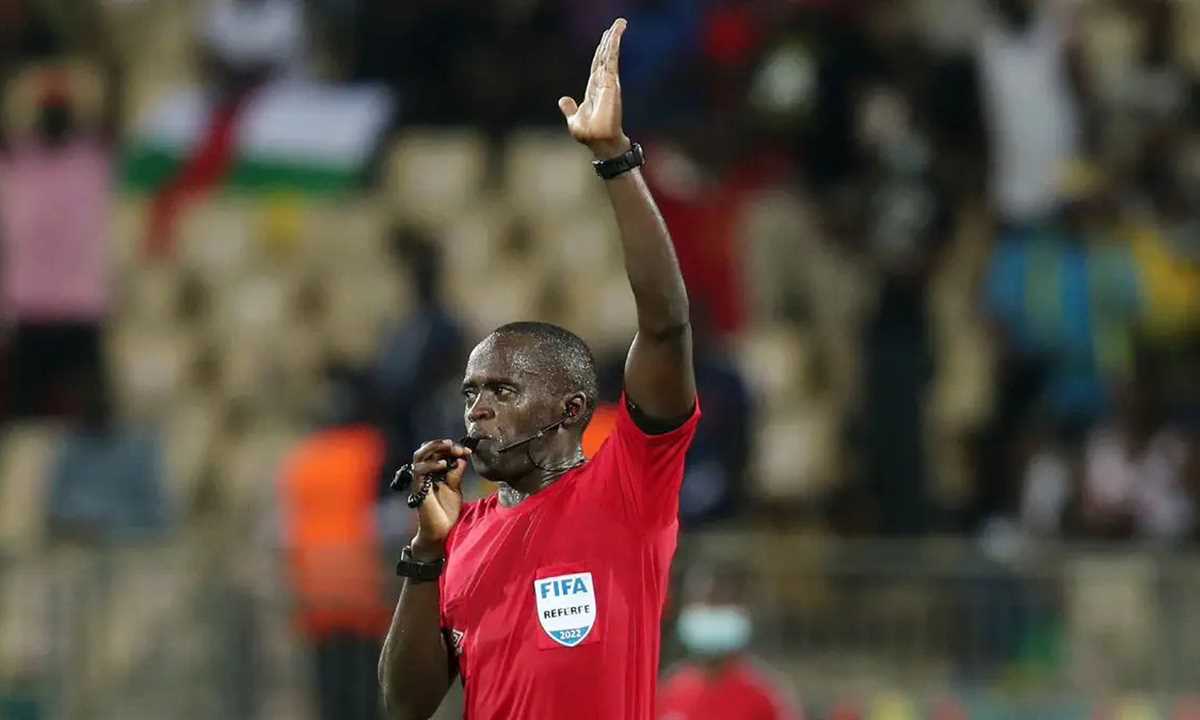طاقم حكام كيني لمباراة مصر وأنجولا بتصفيات أمم أفريقيا 
