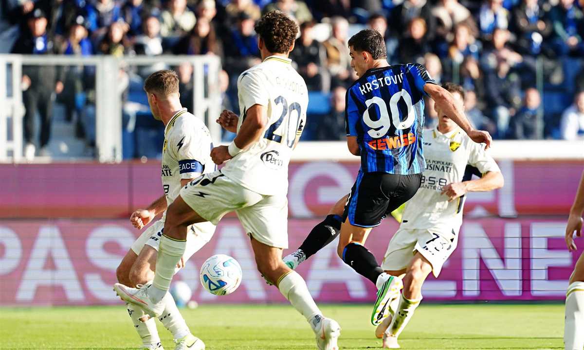في غياب عمر فايد.. فروزينوني يتعادل مع أتالانتا بأربعة أهداف في مباراة درامية