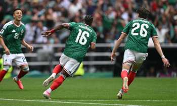 ثنائية و3 بطاقات حمراء ضمن صور فوز المكسيك على جنوب إفريقيا في افتتاح كأس العالم
