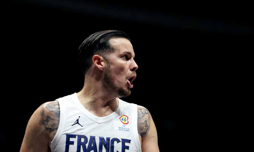 FilObjectif |  Nouvelles |  Basket – La fédération française exclut son joueur de l’équipe nationale après son entrée dans le championnat russe