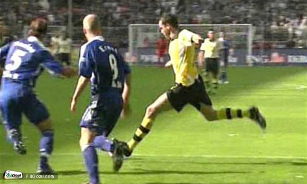 Stuttgart climb to the top of the table