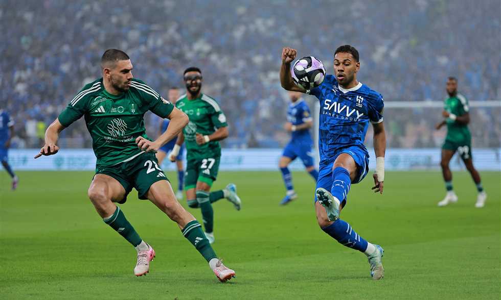 الصالح سبورت : 
                                الدوري السعودي - موعد كلاسيكو الهلال وأهلي جدة.. والقناة الناقلة
                            