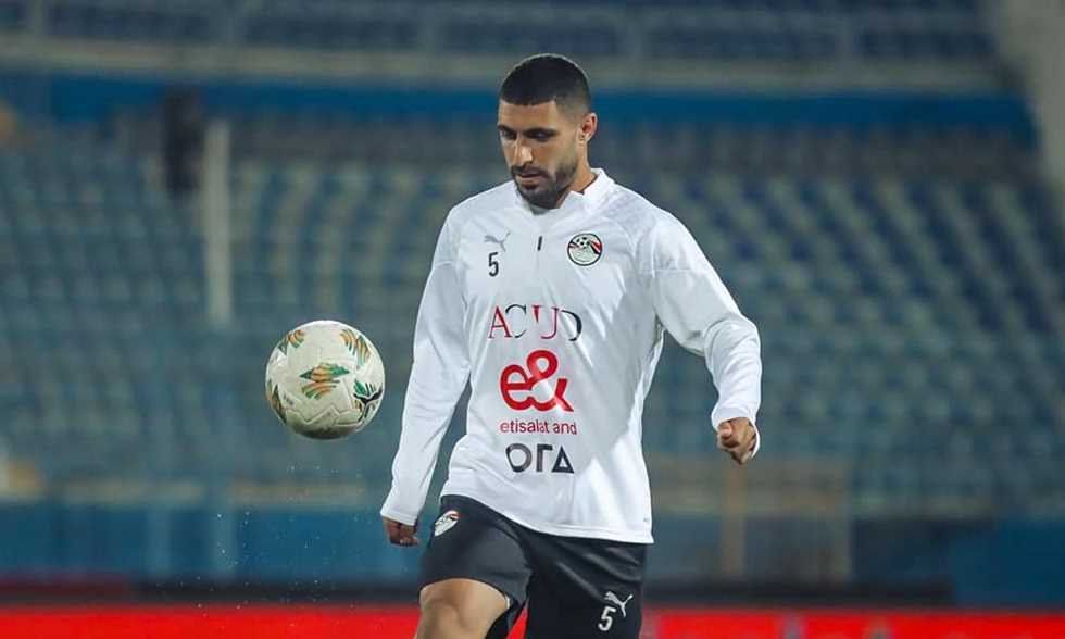 الصالح سبورت : 
                                فرج عامر يكشف حقيقة مفاوضات الأهلي والزمالك لضم محمد ربيعة
                            