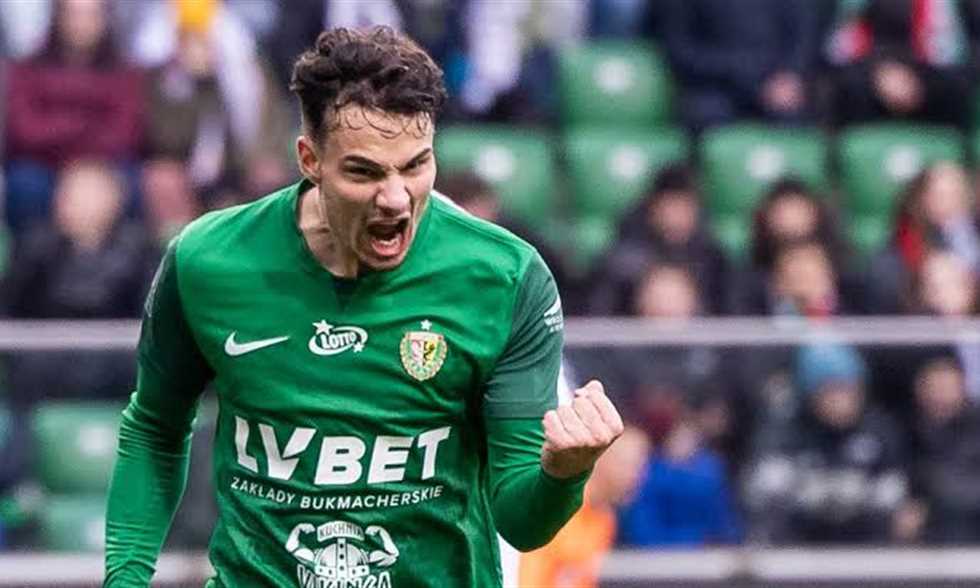 بيراميدز ينفي تقديم عرض رسمي لضم أسد الحملاوي ويكشف عن استهداف مهاجم جنوب إفريقي
