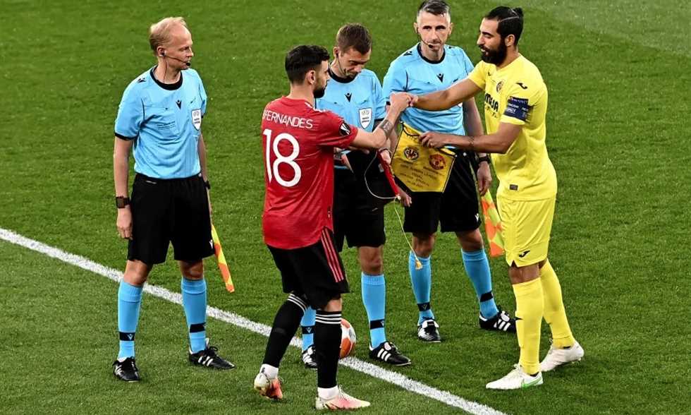 شبكة الحلم : 
                                تقرير: مانشستر يونايتد يتخلى عن تبادل الرايات قبل المباريات تخفضيا للتكاليف
                            