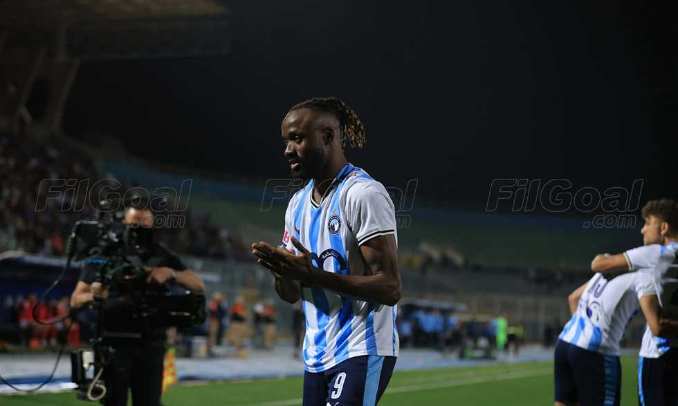 ماييلي وحافظ يقودان بيراميدز للاحتفاظ بالمركز الثاني بثلاثية في شباك الأهلي