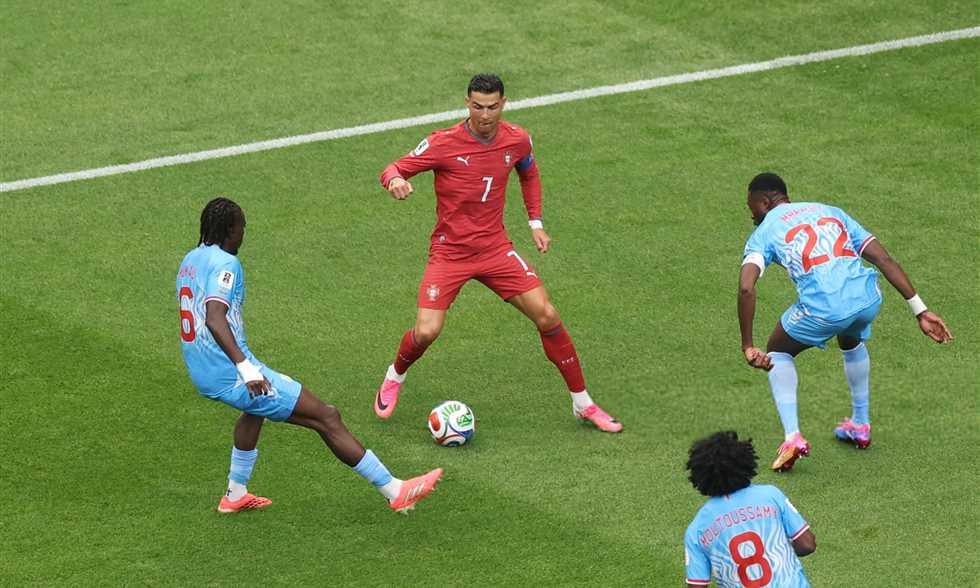 مساحات نيوز : 
                                كأس العالم - لاعب الكونغو: لم نضع خطة لإيقاف رونالدو لأنه تقدم في السن
                            