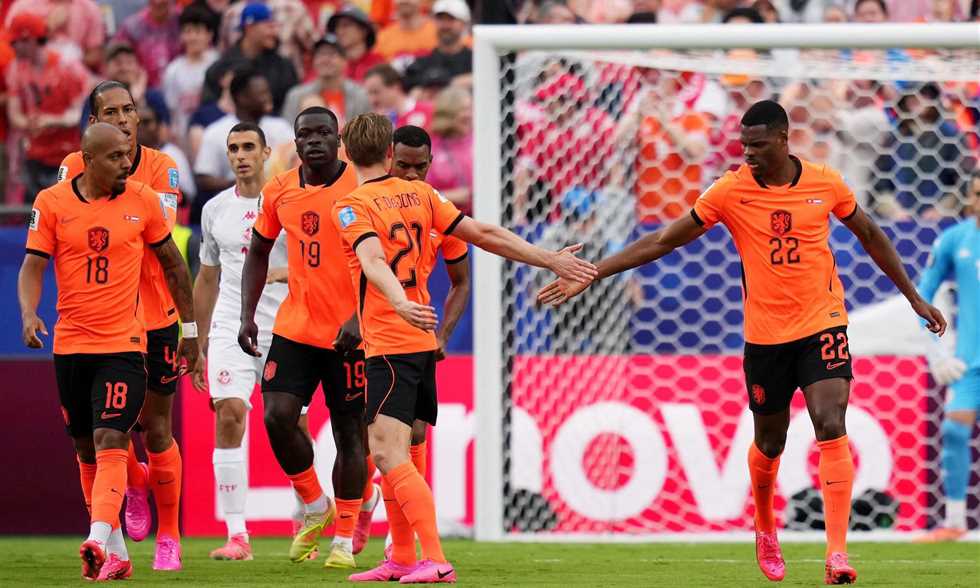 موقع الملاعب : 
                                انتهت في كأس العالم - تونس (1)-(3) هولندا.. خسارة جديدة
                            