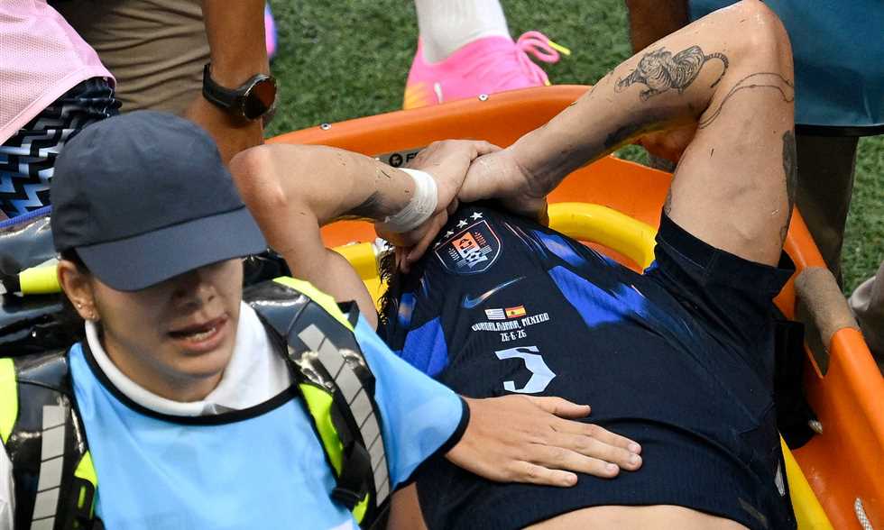 موقع الملاعب : 
                                    
                                مانشستر يونايتد يعلن إصابة أوجارتي بقطع في الرباط الصليبي
                            