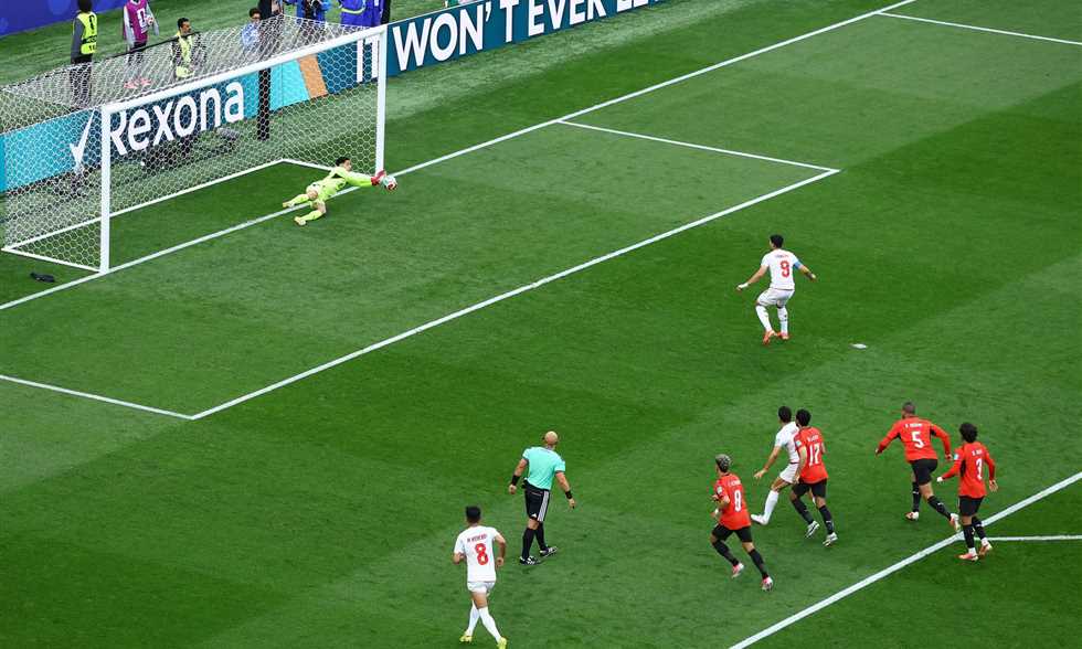 موقع الملاعب : 
                                    
                                كأس العالم - مصطفى شوبير يكرر إنجاز الحضري ويتصدى لركلة جزاء أمام إيران
                            