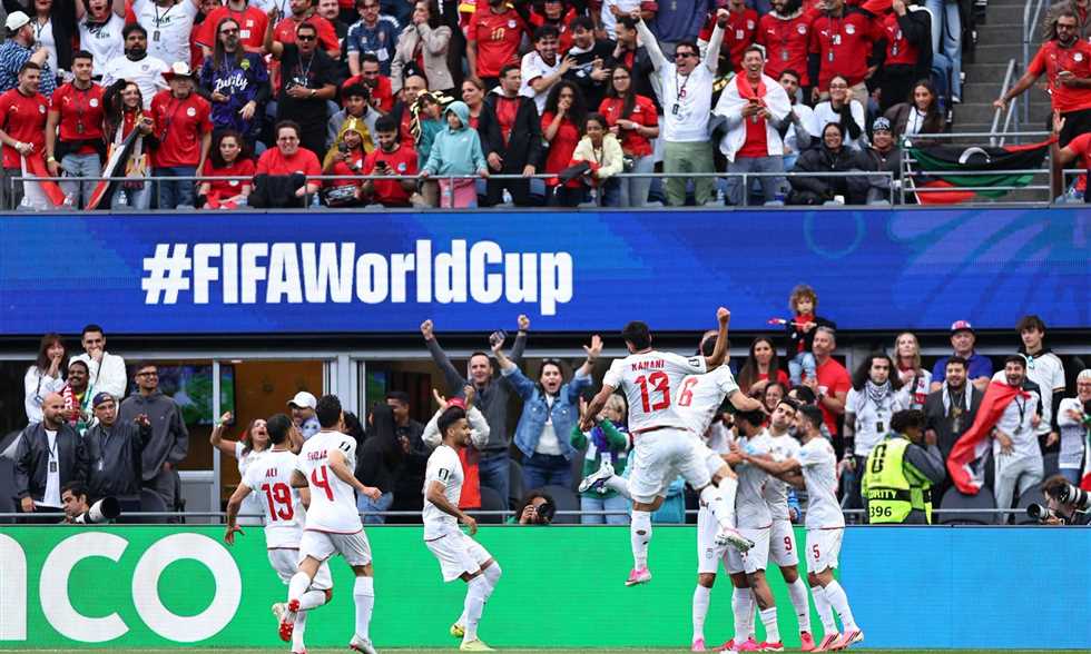 إيراني يرفع دعوى ضد فيفا بمليار دولار بعد إقصاء منتخب بلاده من كأس العالم