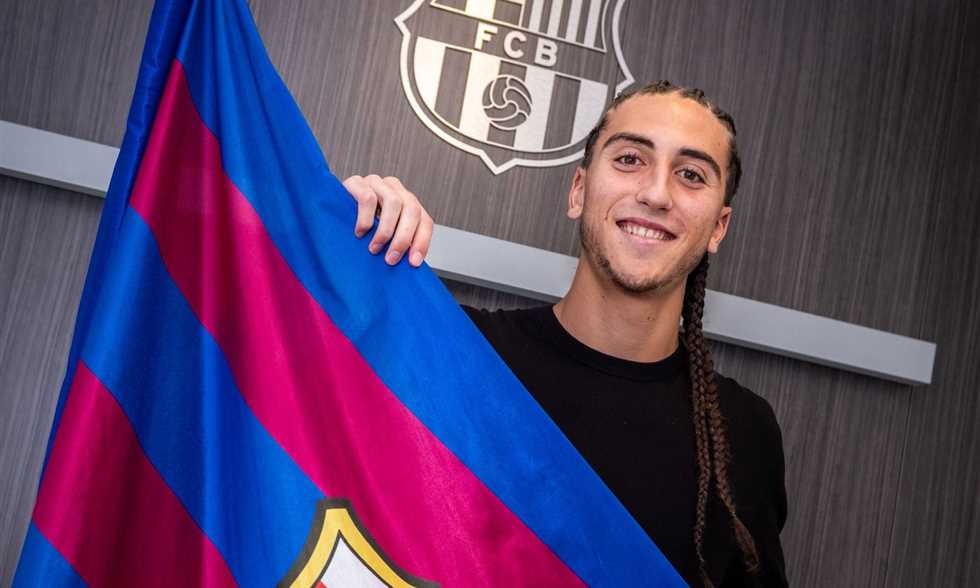 برشلونة يعزز دفاع برشلونة أتلتيك بضم المدافع الشاب خافي كاسترو من مايوركا