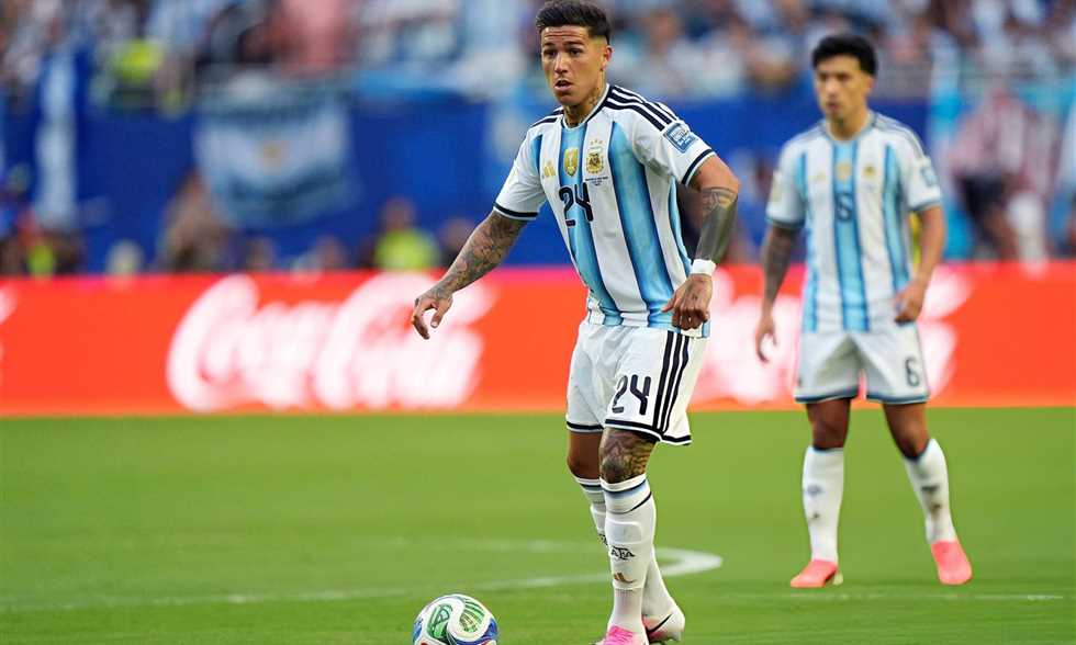 إنزو فرنانديز يؤكد دافعه الكبير ويعد بالاستعداد القوي لمواجهة مصر في كأس العالم
